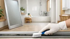 浴室ドア掃除の正しいやり方 外せるタイプの確認からレールの黒ずみ対策まで