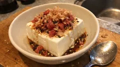 火を使わずすぐ一品、梅干しとポン酢でさっぱり食べる冷奴